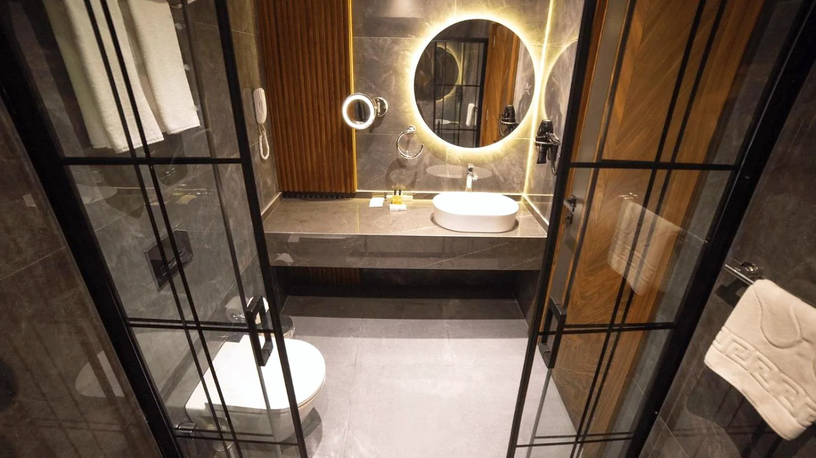 Suit banyo ayrıntıları